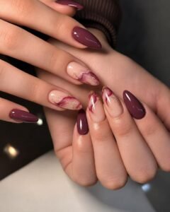 Plum Marble Gold Nails 🍷